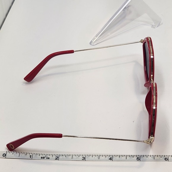 American Eagle Red Lips Sunglasses Sunnies Accessories Novelty Fashion Quirky - Picture 6 of 7